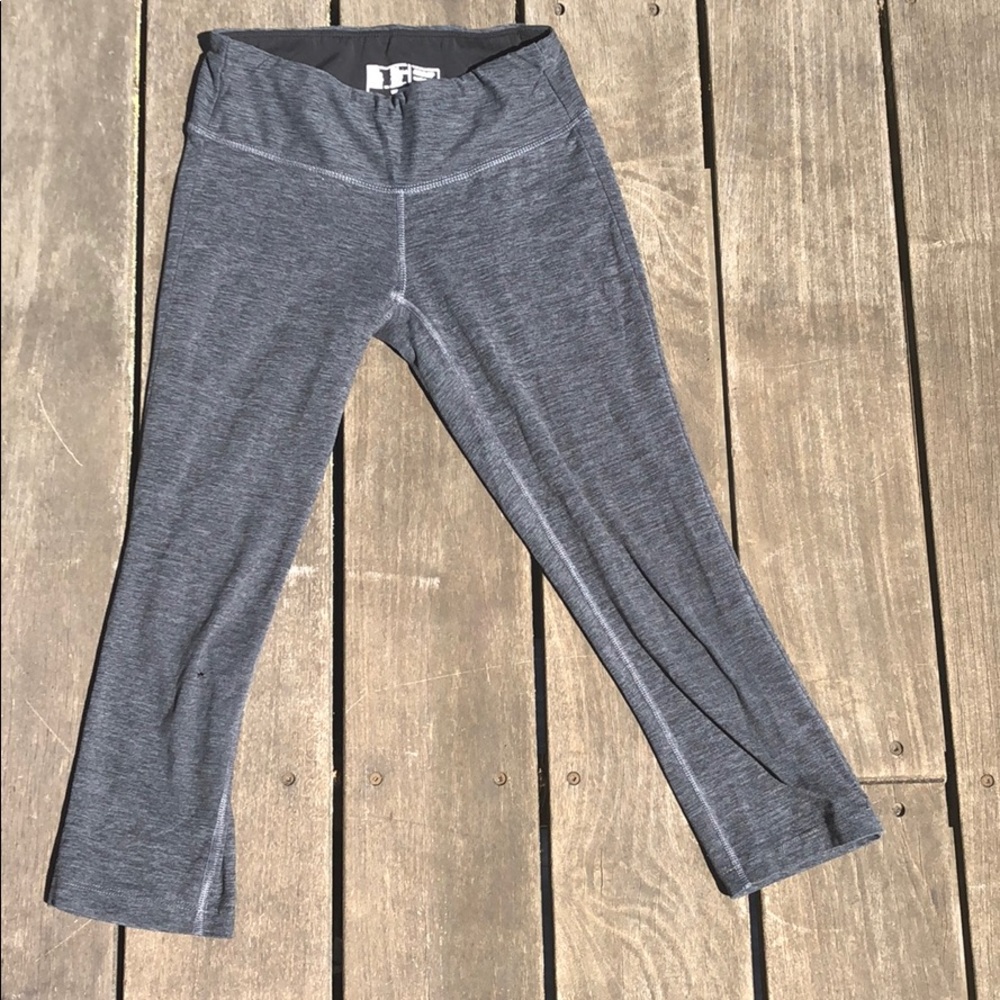 New balance 7/8 gray capris.